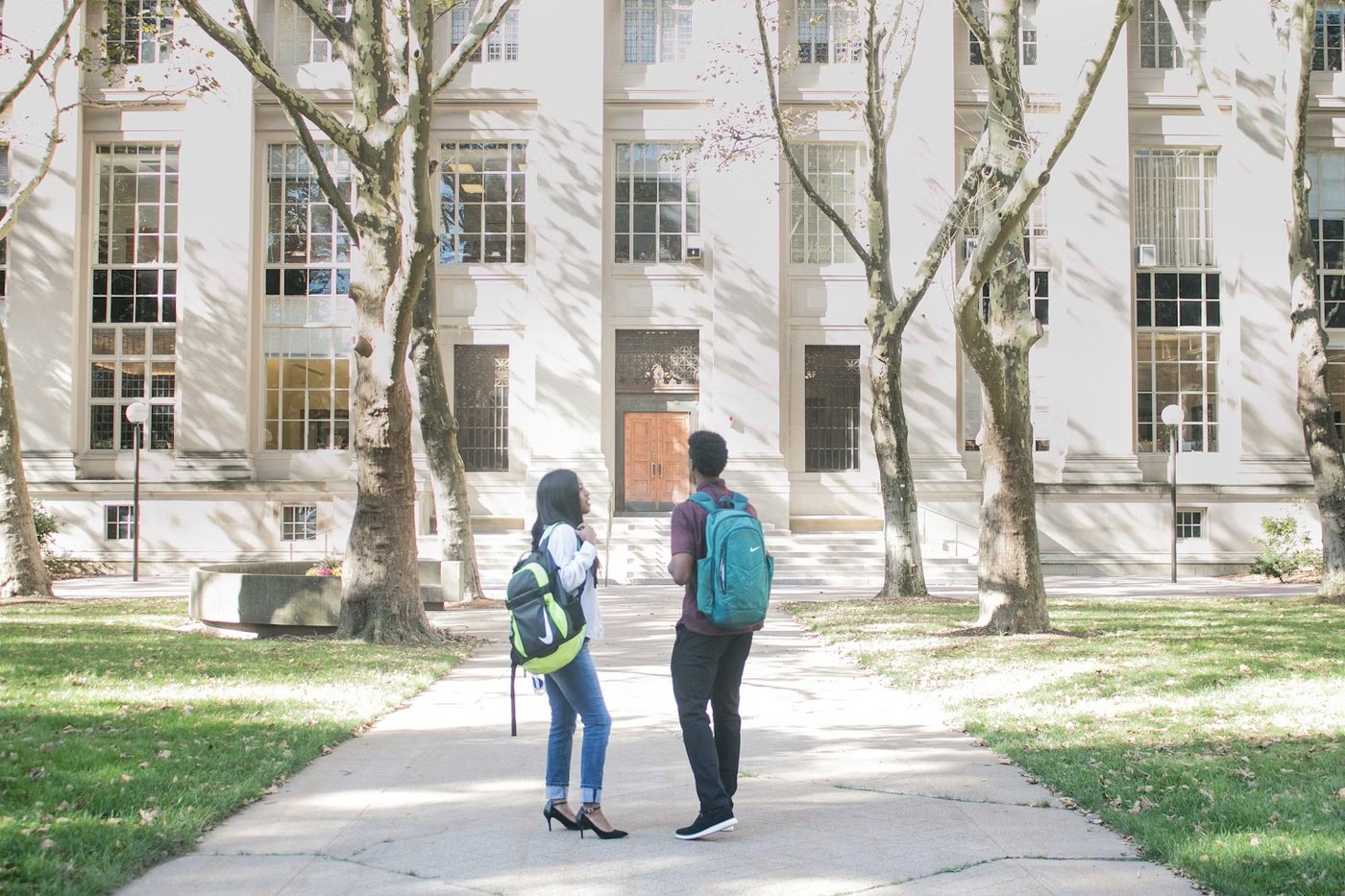 Students walking together onto a university campus